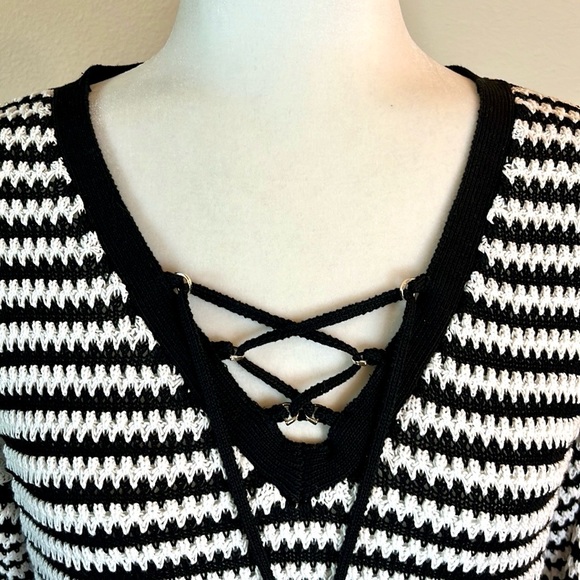 White House Black Market Sweater Black and White Striped Open Knit Size Medium - Picture 4 of 9